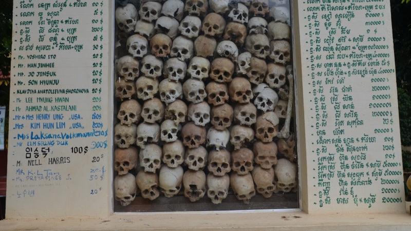 Schädel und Knochen im Wat Thmie